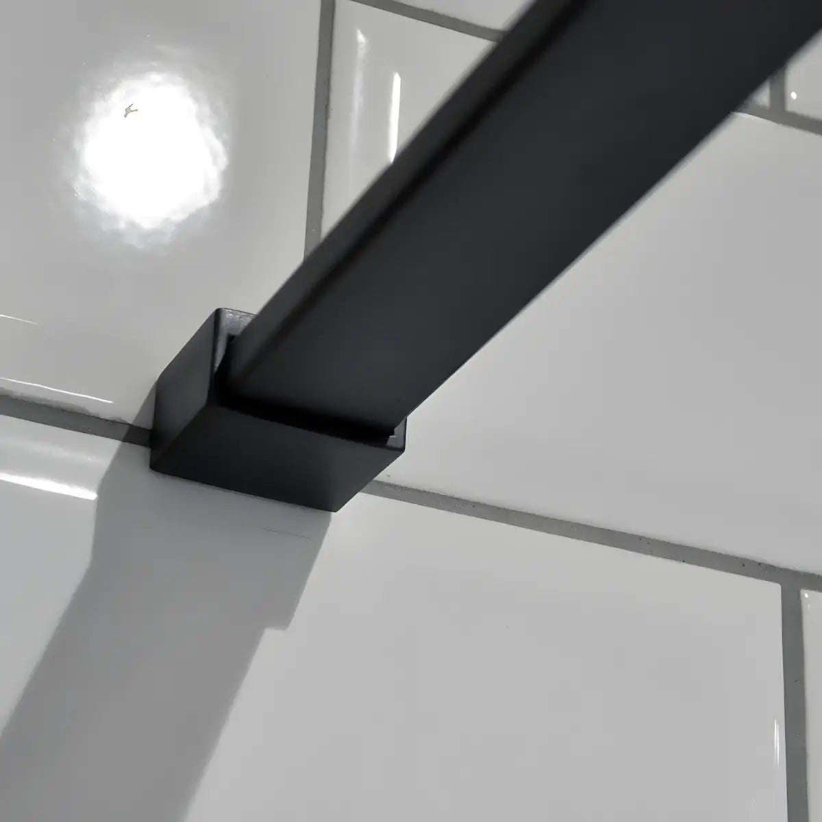 Cabina de dus BR6611 90X90cm Outlet, Sticla Securizata 8mm, Profil Aluminiu Negru-Diplon