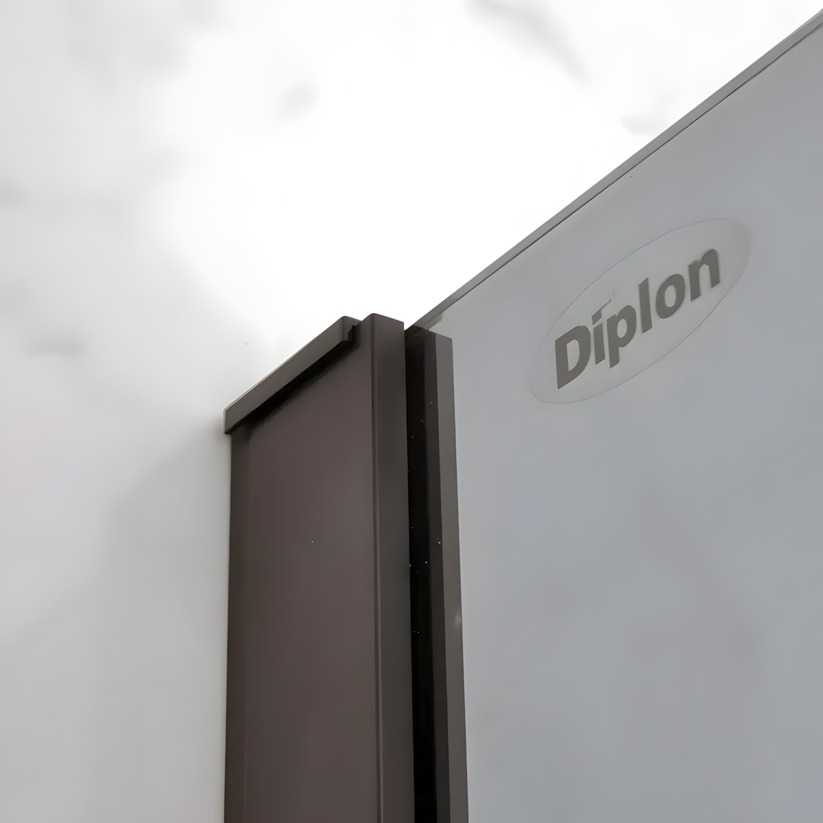 Paravan Dus Walk-In Una 70x195cm Outlet, Sticla Fumurie 8mm, Profil Aluminiu Negru-Diplon